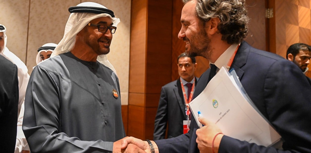 El canciller Santiago Cafiero junto al presidente de Emiratos Árabes Unidos.