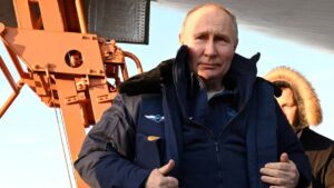 Vladímir Putin voló en un bombardero supersónico con capacidad nuclear que puede llegar a EEUU