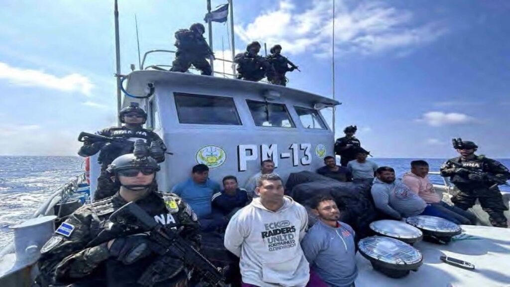 La Marina Nacional de Nayib Bukele incautó una lancha narcotraficante con 1,48 toneladas de cocaína