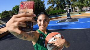 La cautivante historia de Mica González, la reina del básquet callejero que brilla en el Ferro campeón