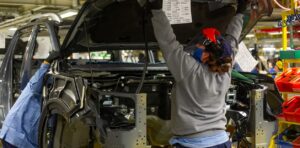 Semana negra para las automotrices: derrumbe de las ventas y fuerte ajuste del cinturón en tres fábricas