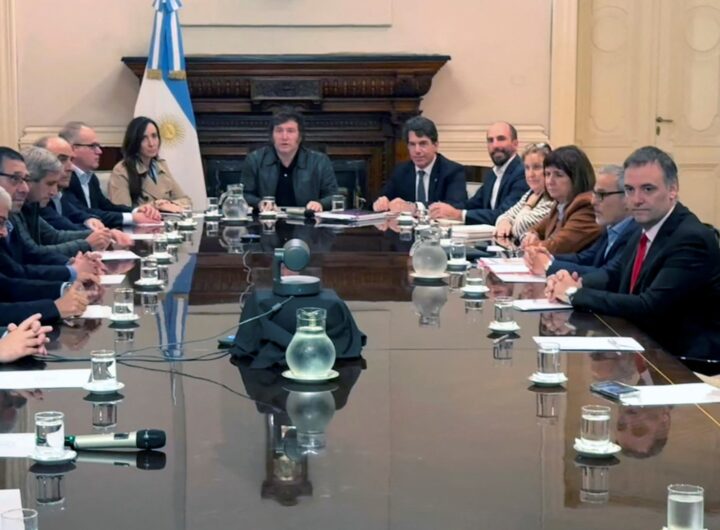 Javier Milei ahora dice que el embajador de Israel no participó de la reunión del Comité de Crisis del Gobierno