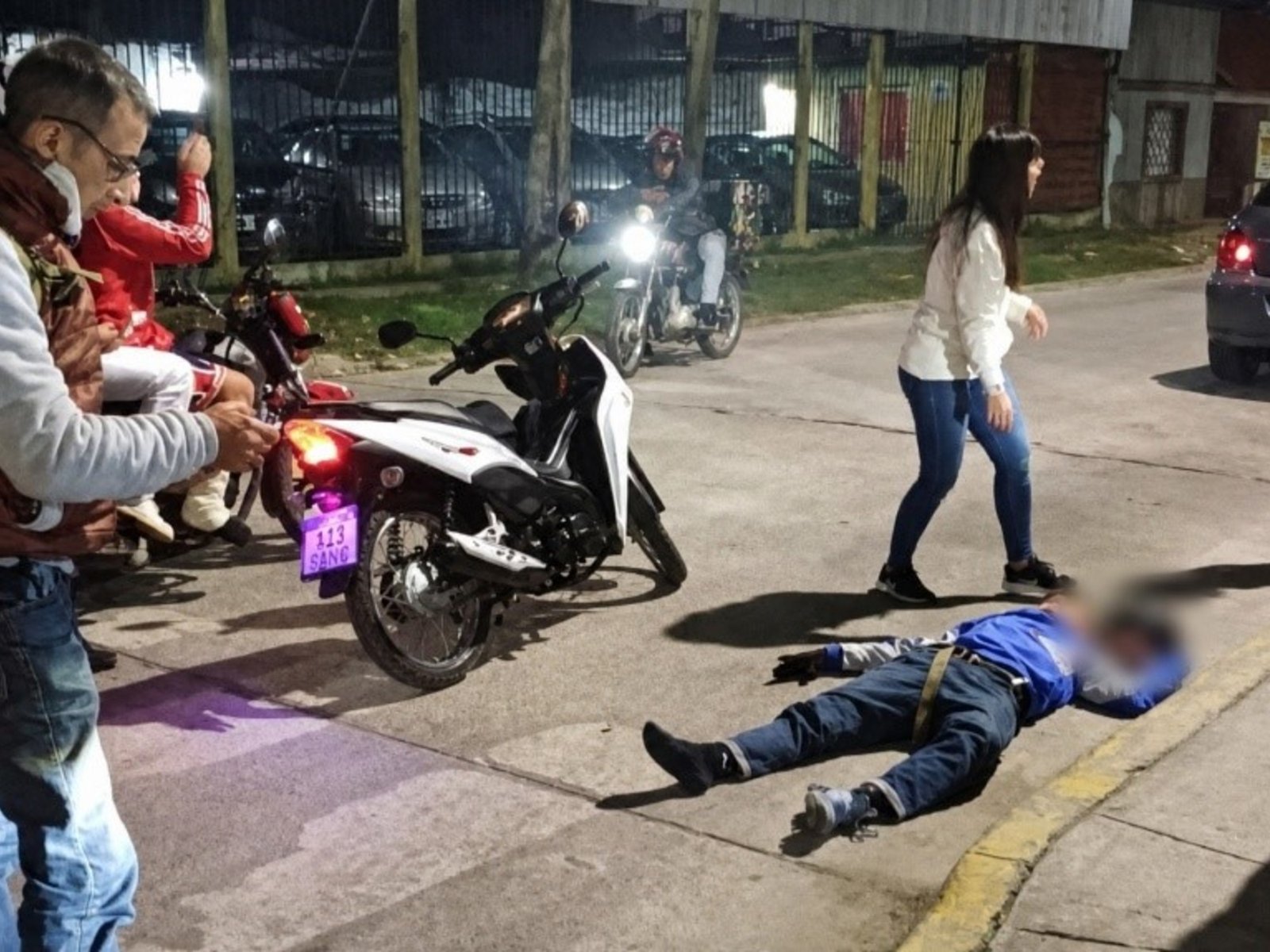Sangriento enfrentamiento en Quilmes: un comisario abatió a tiros a un joven de 16 años e hirió a otro en un intento de robo motochorro