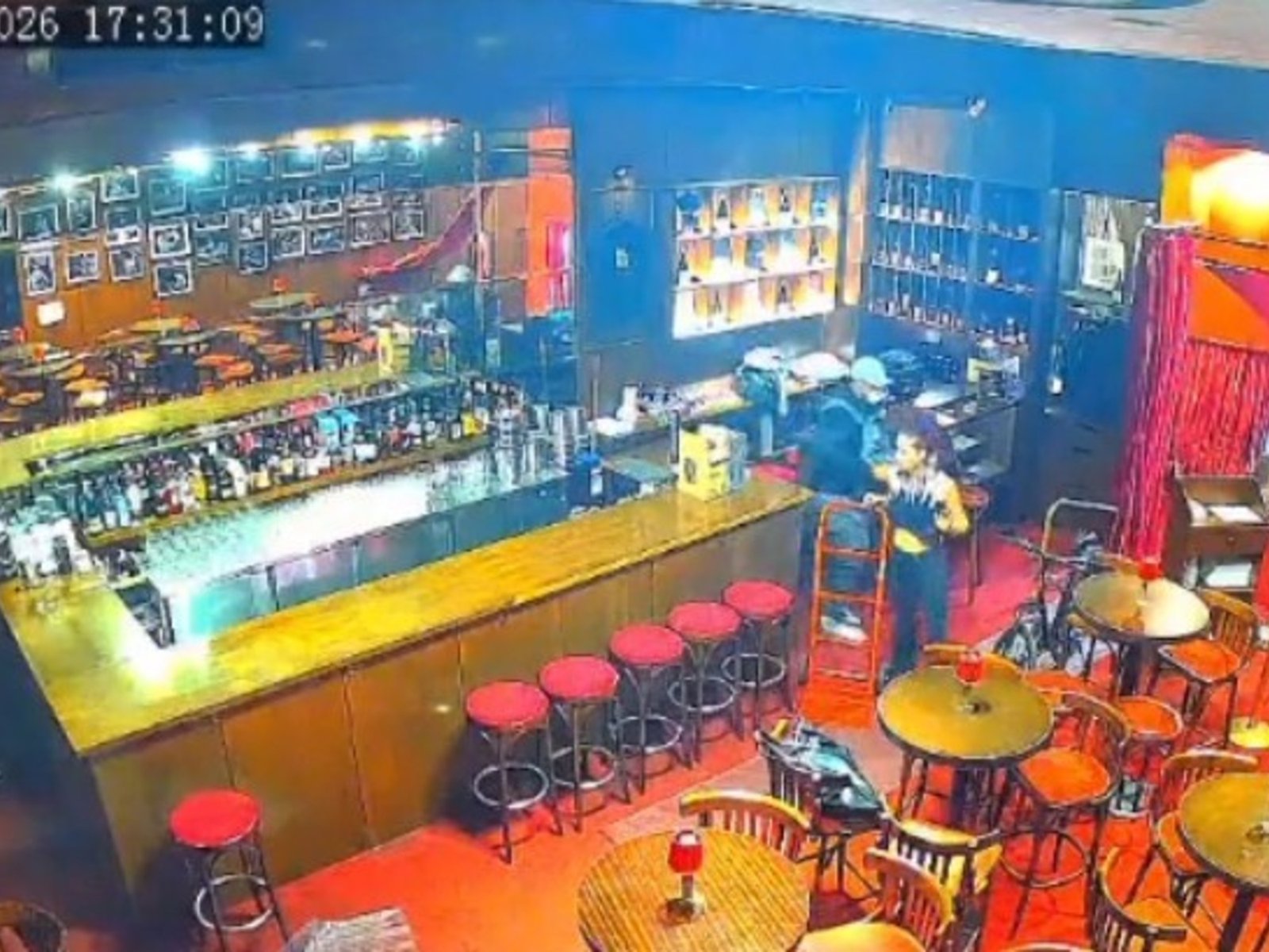 Quisieron robar un bar en Palermo, pero no tenían qué llevarse: "No hay plata, amigo"