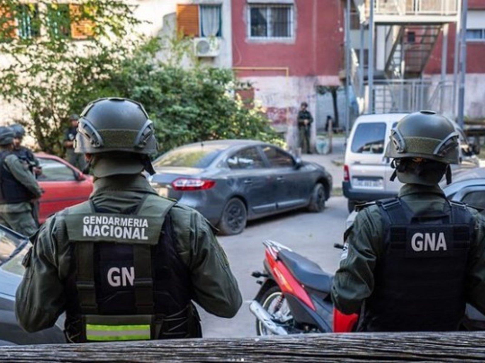 Fuerte Apache: megaoperativo antinarco para desarmar dos bandas tras una balacera que dejó un vecino herido