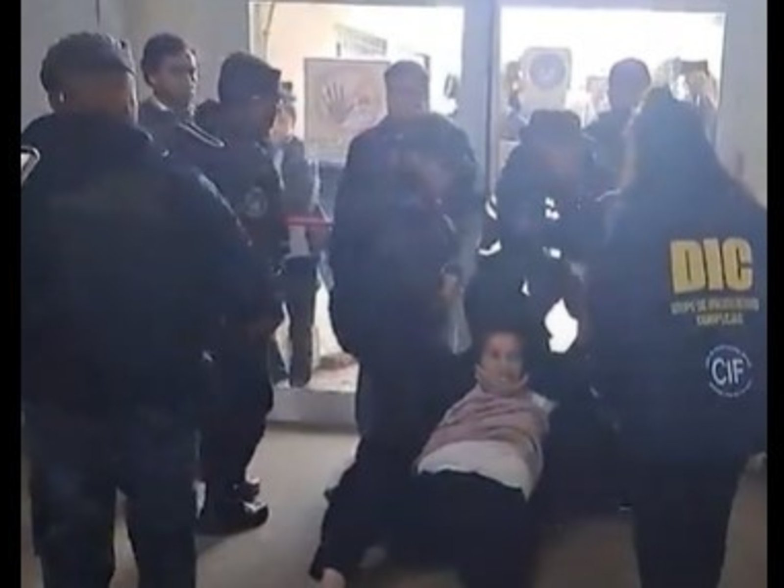 Salta: gritos, forcejeos y polémica por un hisopado en el caso del doble crimen de las turistas francesas
