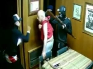 Violenta entradera a dos jubilados en La Matanza: abrieron la puerta a las patadas y se llevaron armas y joyas