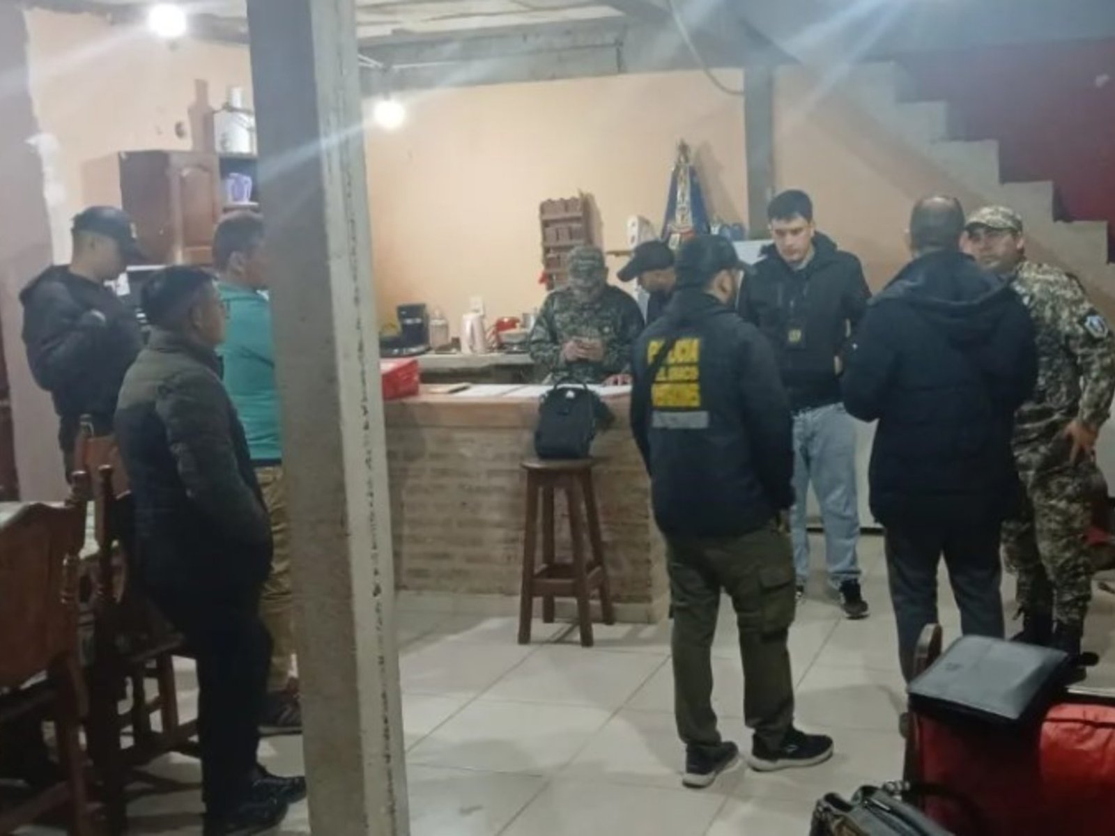 Desesperada búsqueda de un joven en Chaco: cuatro detenidos y un conflicto entre familias y policías