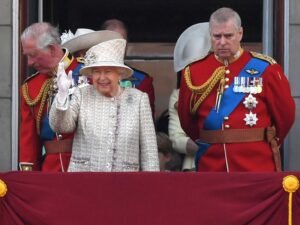 Nuevos documentos: cómo la reina Isabel II impulsó un cargo clave para su hijo Andrés que terminó en desastre
