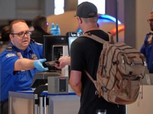 Primero la cuota, después las vacaciones: la embestida de EE.UU. a los padres que no pagan