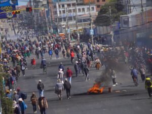 Protestas en Bolivia: La Paz sigue aislada y continúa por segundo día la ocupación del aeropuerto de Cochabamba