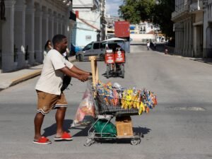 Trump dice que Cuba es un país en quiebra: “¡Está pidiendo ayuda y vamos a hablar!”