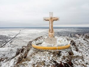 Un Cristo de 9 metros y una última oferta de US$ 183 mil: Trump quiere expropiar tierras de una diócesis católica para ampliar el muro con México
