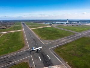 Viajes al exterior: más aerolíneas cancelan vuelos y cambian rutas por el cierre temporal de una pista de Ezeiza