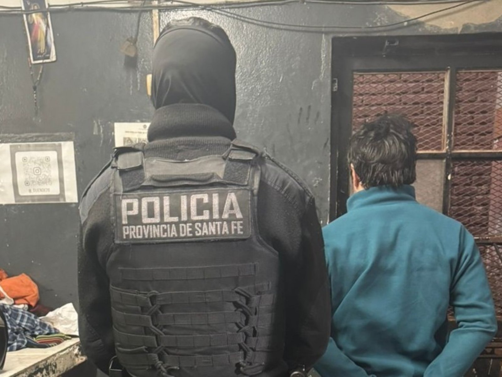 Iba con un posnet al gimnasio, abría los lockers y usaba las tarjetas de sus compañeros de entrenamiento: los estafó por 25 millones de pesos