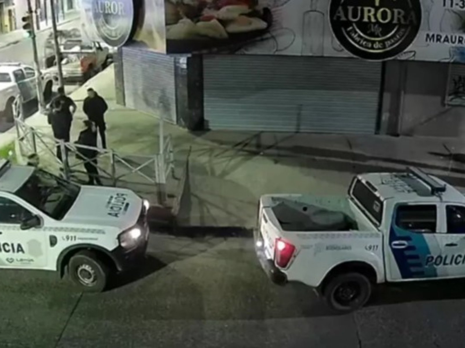Robó en una fábrica de pastas, sonó la alarma, habló con los policías y escapó por los techos delante de cuatro patrulleros