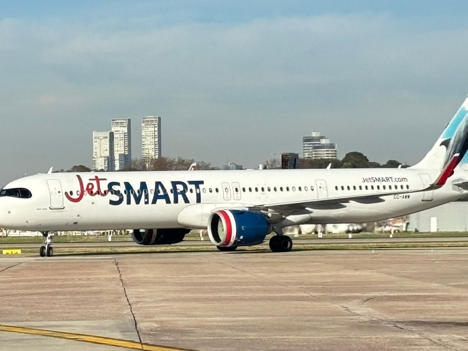 No quiso pagar exceso de equipaje, se coló en el avión y mordió a una policía cuando la fueron a detener