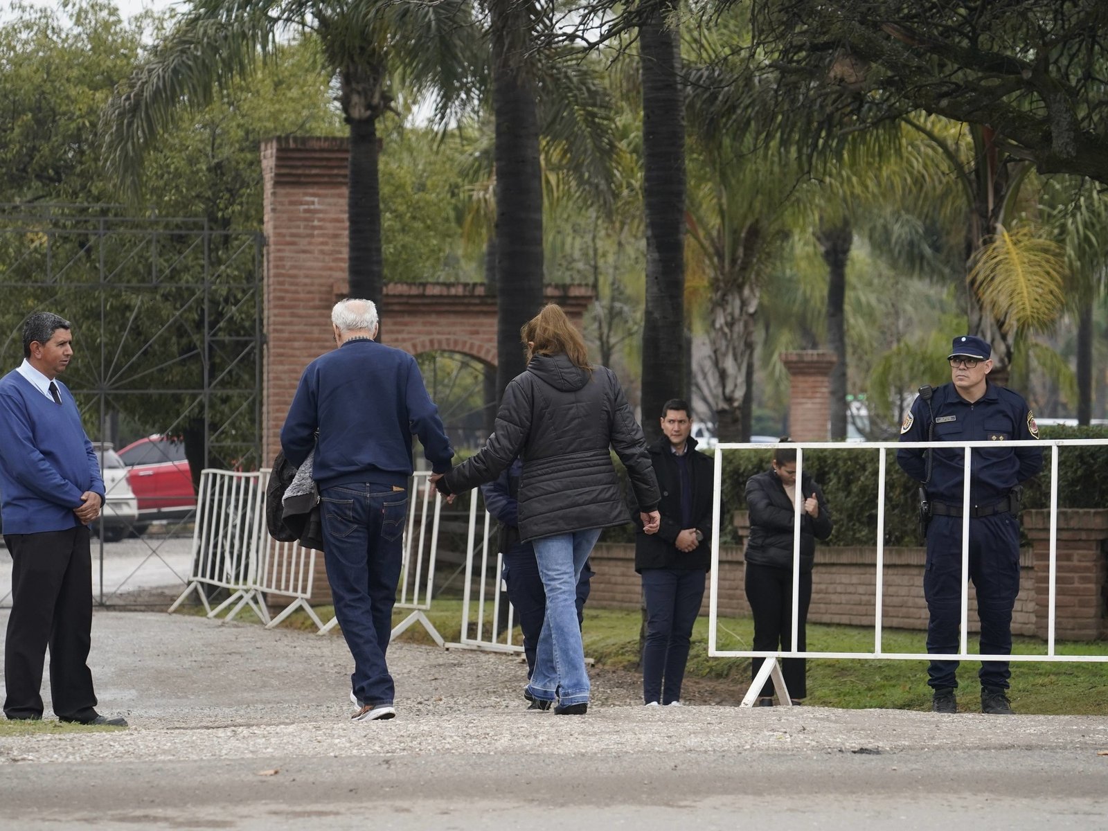 El doloroso último adiós a Agostina: su mamá estuvo en el sepelio y vuelve al hospital para internarse