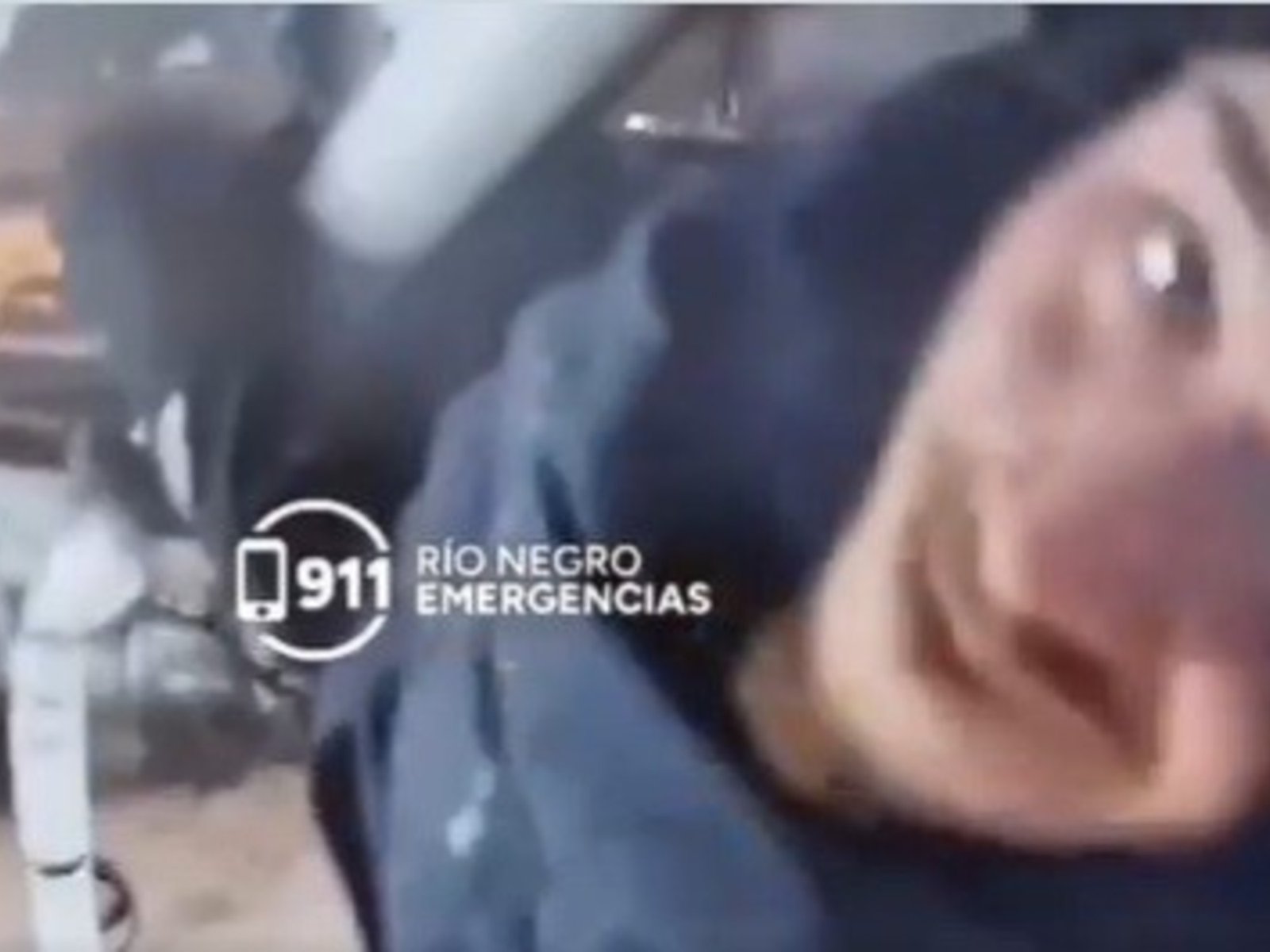 Se trepó a una columna lumínica para inutilizar el domo de seguridad, no lo logró y encima quedó escrachado en vivo