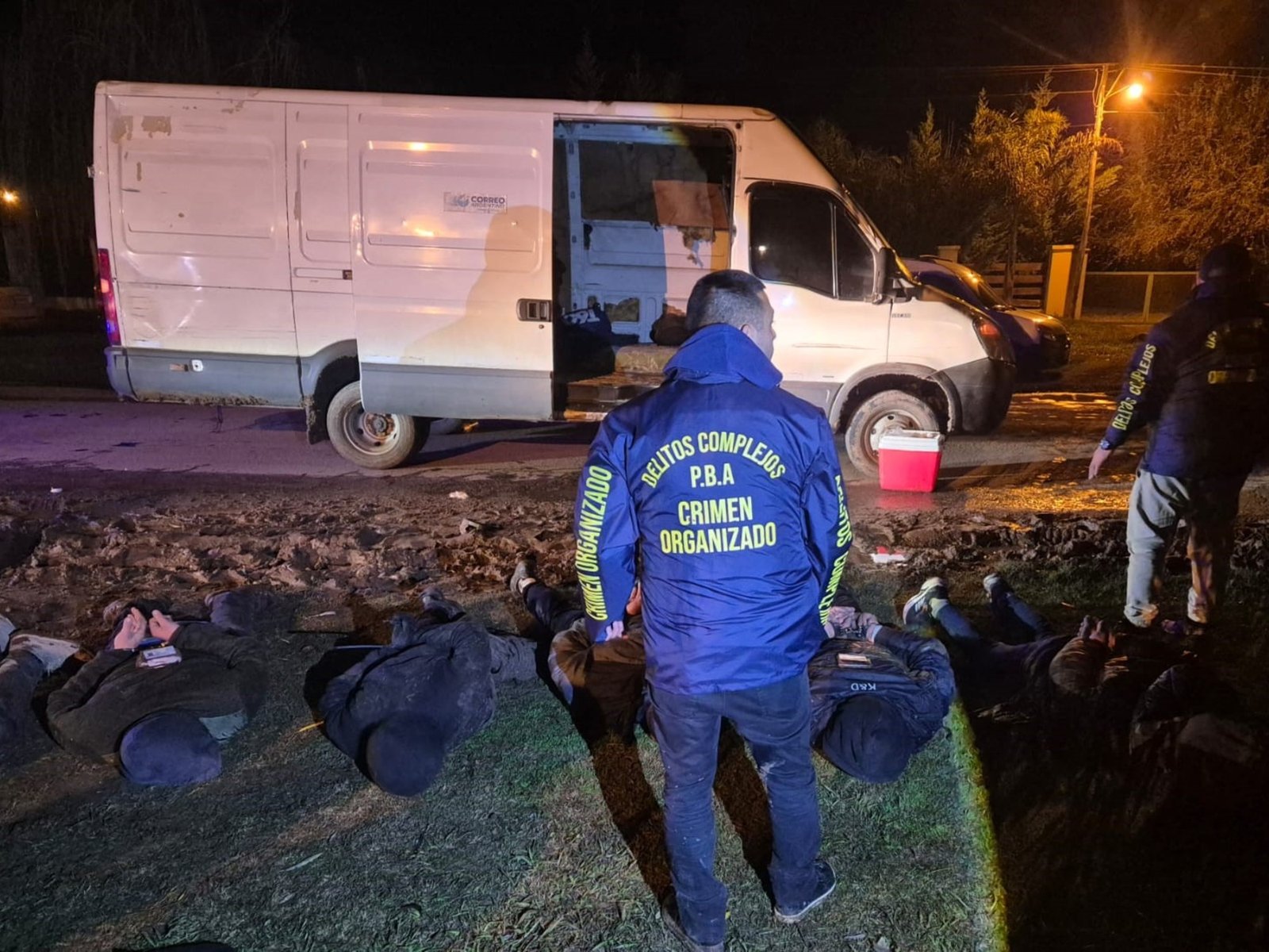 Tenía domiciliaria, pulsera electrónica, pero lideraba una banda narco desde su casa en Merlo: le encuentran drogas y armas de grueso calibre