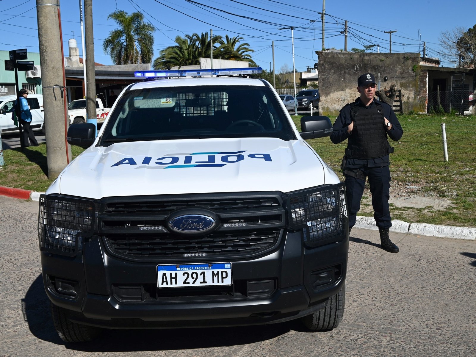Asesinaron a balazos a un adolescente cuando iba al colegio frente a su padre: "Dijeron no murió y volvieron a disparar"