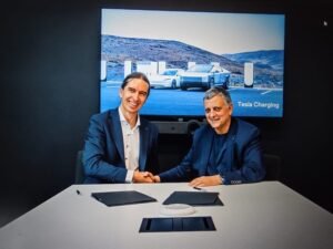 Acuerdo entre YPF y Tesla en Estados Unidos: cargadores eléctricos rápidos y almacenamiento de energía