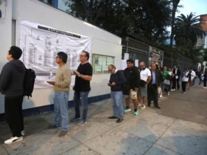 Arrancó en calma la elección más polarizada de Perú que decidirá entre la derechista Keiko Fujimori y el izquierdista Roberto Sánchez
