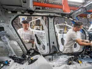Autos chinos, Pirelli, Peugeot y un efecto que sigue más allá del gobierno libertario