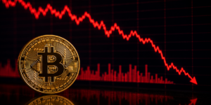 Bitcoin cae bajo $67K por liquidaciones y salidas de ETF