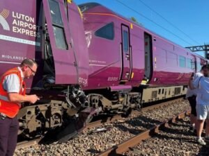 Chocaron dos trenes de pasajeros en el norte de Londres: hay varios heridos