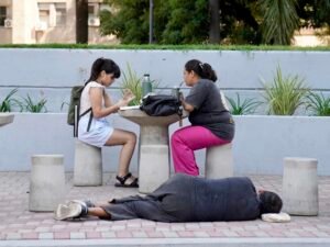 Ciudad: hay más pobres, indigentes y ricos, mientras se achica la clase media