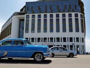 Cuba anuncia un gran paquete de reformas económicas para abrir el turismo, el comercio exterior y las inversiones