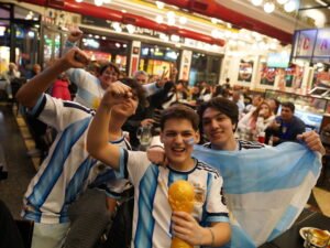 Después del debut con goleada en el Mundial, Argentina ahora se juega la reclasificación en los mercados financieros