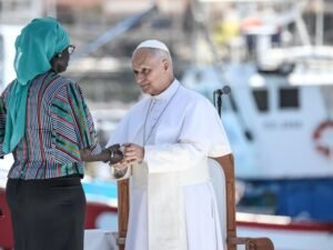 Duro discurso del Papa en las Canarias: “Europa no puede acostumbrarse a que el Mediterráneo y el Atlántico sean cementerios sin lápidas”