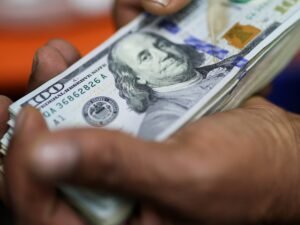 El dólar llegó a $ 1.500 en el Banco Nación: sube casi 5% en junio y toca su valor más alto en siete meses