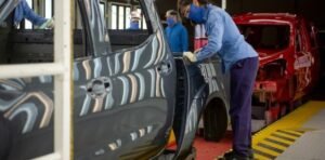 El “socio silencioso” del Banco Central: la industria a media máquina demanda menos dólares para insumos y ayuda a comprar reservas