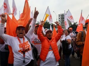 Elecciones en Perú: crece el temor de que un resultado apretado impida determinar el ganador y dispare un conflicto