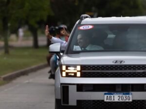 Escándalo en Uruguay con el presidente Yamandú Orsi por la compra de una camioneta de US$ 80.000: un llamativo descuento de US$ 25.000, dudas y su descargo