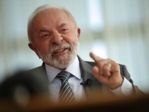 Estados Unidos analiza aranceles de 25% a Brasil y Lula acusa a los hijos de Bolsonaro: “Traidores”