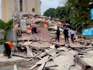 Fuerte sismo sacudió Venezuela: superó los 7 grados de magnitud, dejó destrozos, heridos y alerta de tsunami en el Caribe