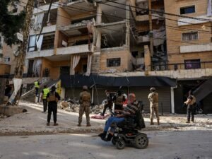 Israel volvió a atacar los suburbios de Beirut a pesar del alto el fuego respaldado por EEUU: “Hezbollah está a la fuga”