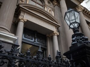 Los depósitos y dólares en billete de los argentinos aumentaron en U$S 12.524 millones en el último año