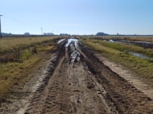 Para evitar la judicialización, un municipio bonaerense acordó con los productores un sistema inédito para reparar y mejorar los caminos rurales