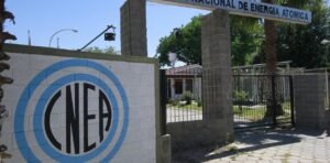 Siguen el ajuste en el sector público: echaron acerca de 100 personas de la Comisión de Energía Atómica