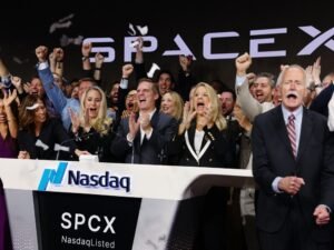 SpaceX: en su primer día en la Bolsa la acción sube 19% y Elon Musk es el primer “billonario” del mundo