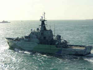 Un buque de guerra ruso efectuó disparos de advertencia contra un barco británico en el Canal de la Mancha