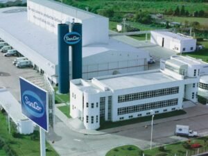 Un consorcio de acreedores busca frenar la venta de SanCor, declarar nula la quiebra y apartar al juez del concurso
