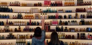 Vende un perfume cada dos segundos en la Argentina y cambió de CEO y de estrategia