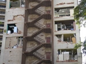 Venezuela: los caraqueños damnificados duermen en las calles por temor a nuevos temblores