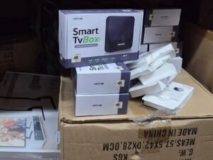 Operativo contra la piratería audiovisual: incautan 10 mil dispositivos e identifican a 8 personas que los vendían
